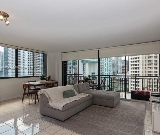 540 Brickell Key Dr #1413