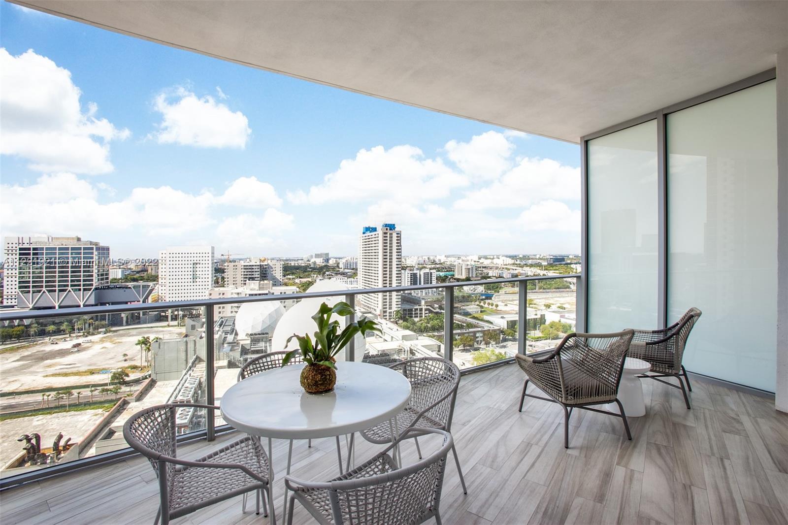 image Paramount Miami Worldcenter2