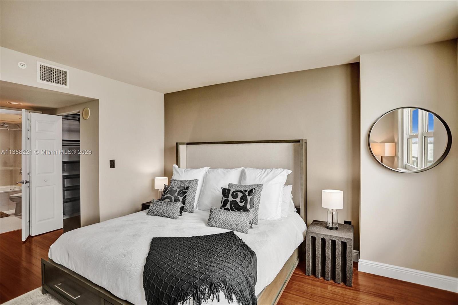 1155 Brickell Bay Dr #1808,Miami, FL 33131