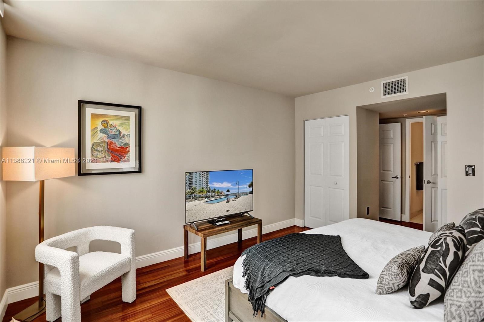 1155 Brickell Bay Dr #1808,Miami, FL 33131