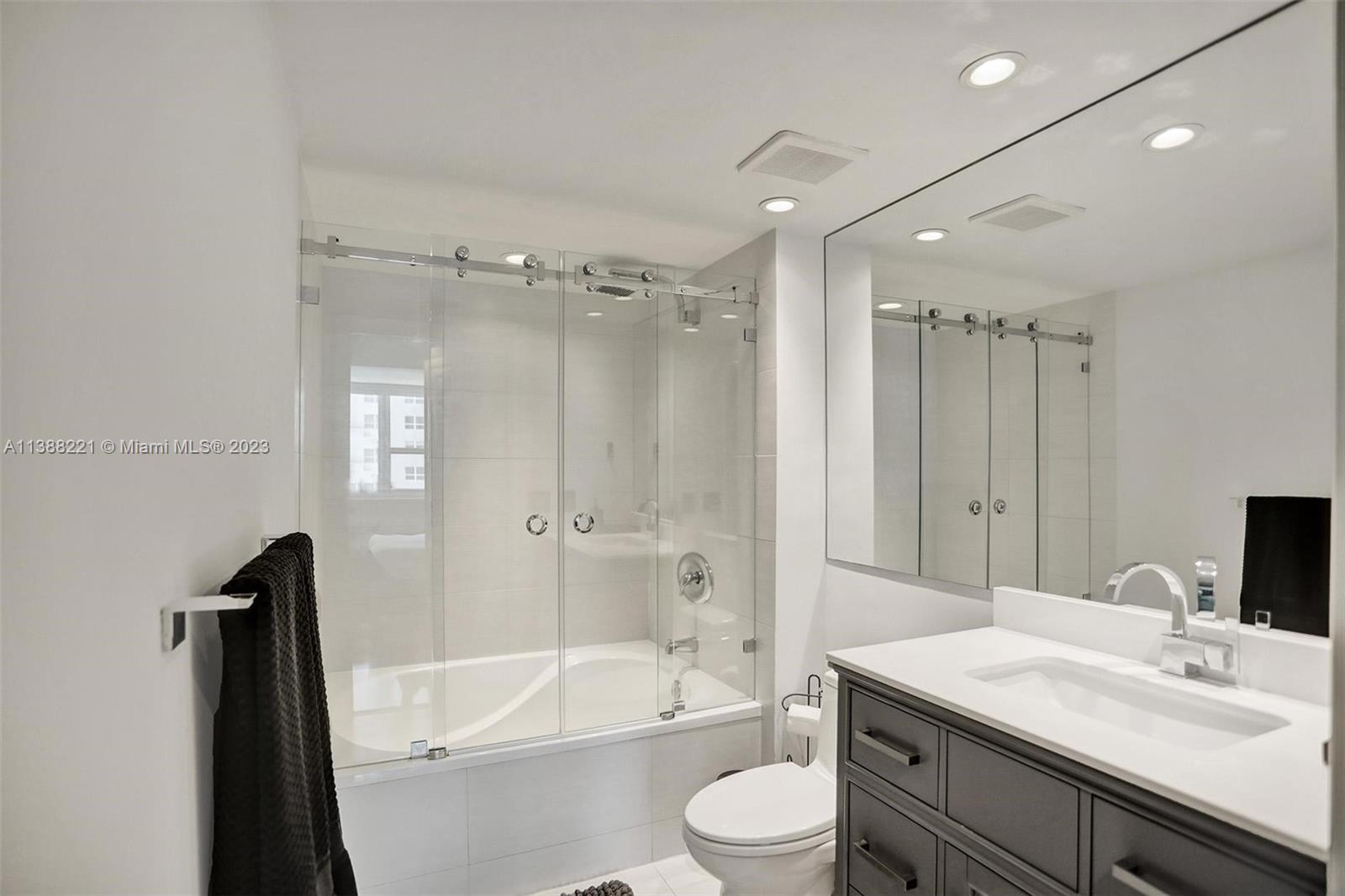 1155 Brickell Bay Dr #1808,Miami, FL 33131