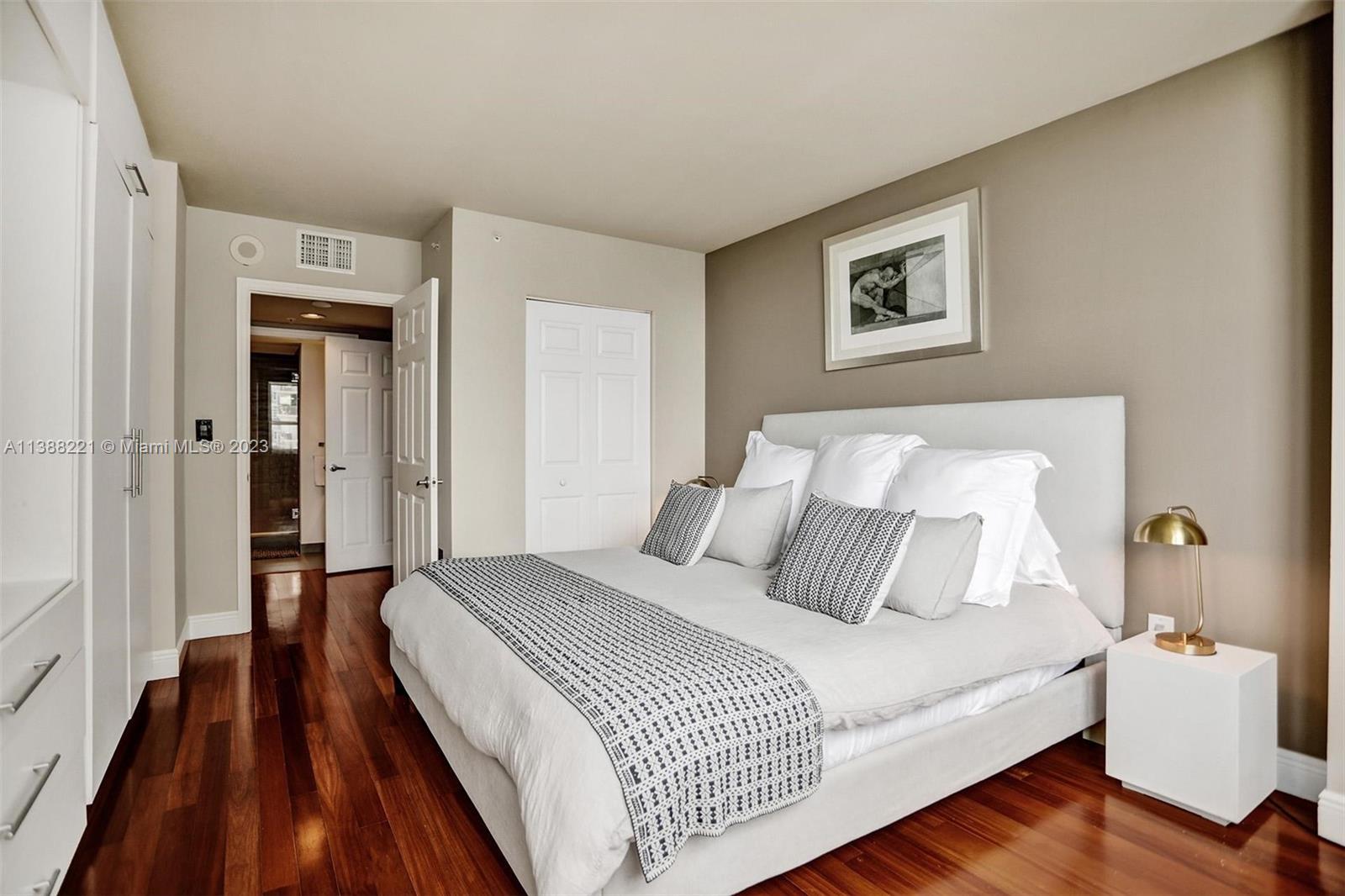 1155 Brickell Bay Dr #1808,Miami, FL 33131