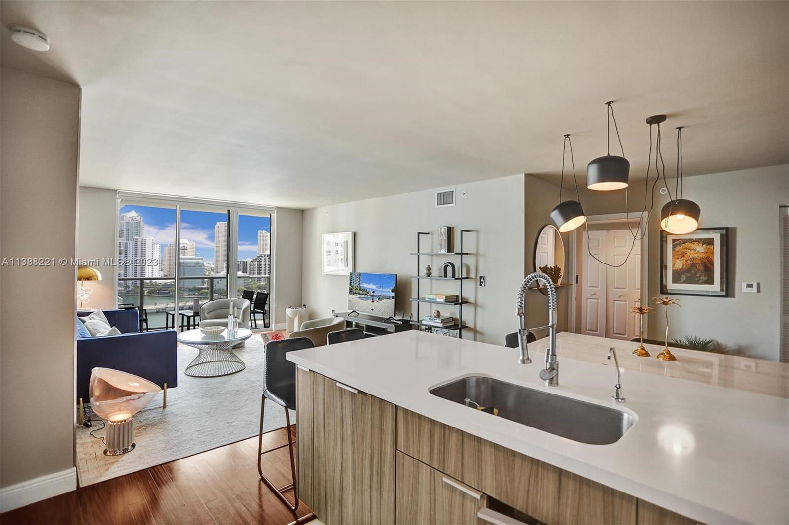 1155 Brickell Bay Dr #1808,Miami, FL 33131