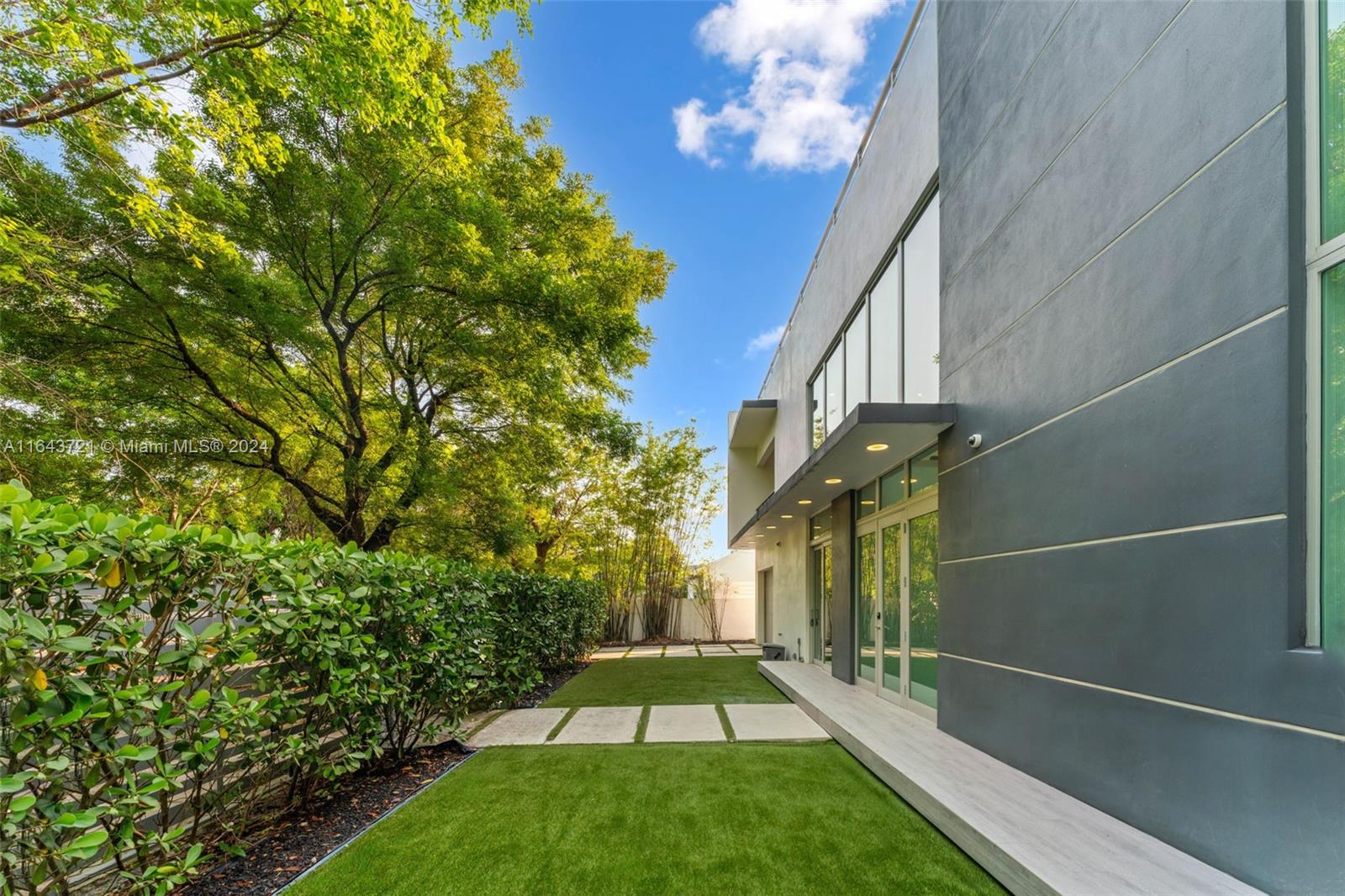 1510 SW 4th Ave Miami, FL 33129