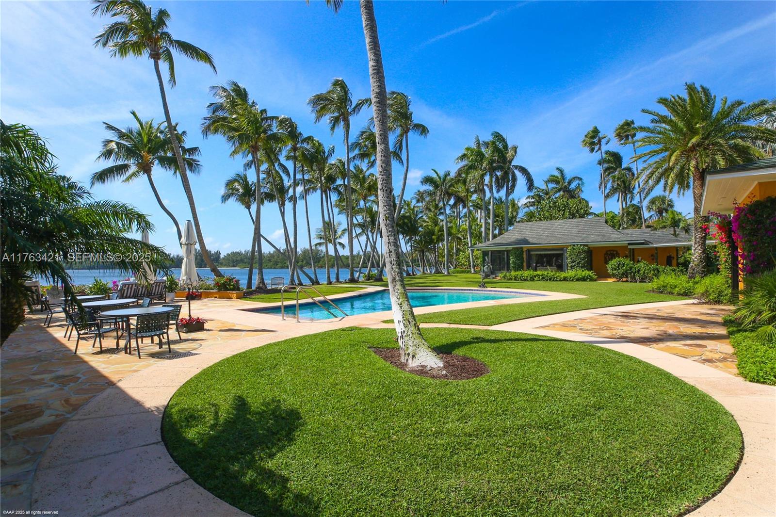 6 Riverview Rd Jupiter Island, FL 33455