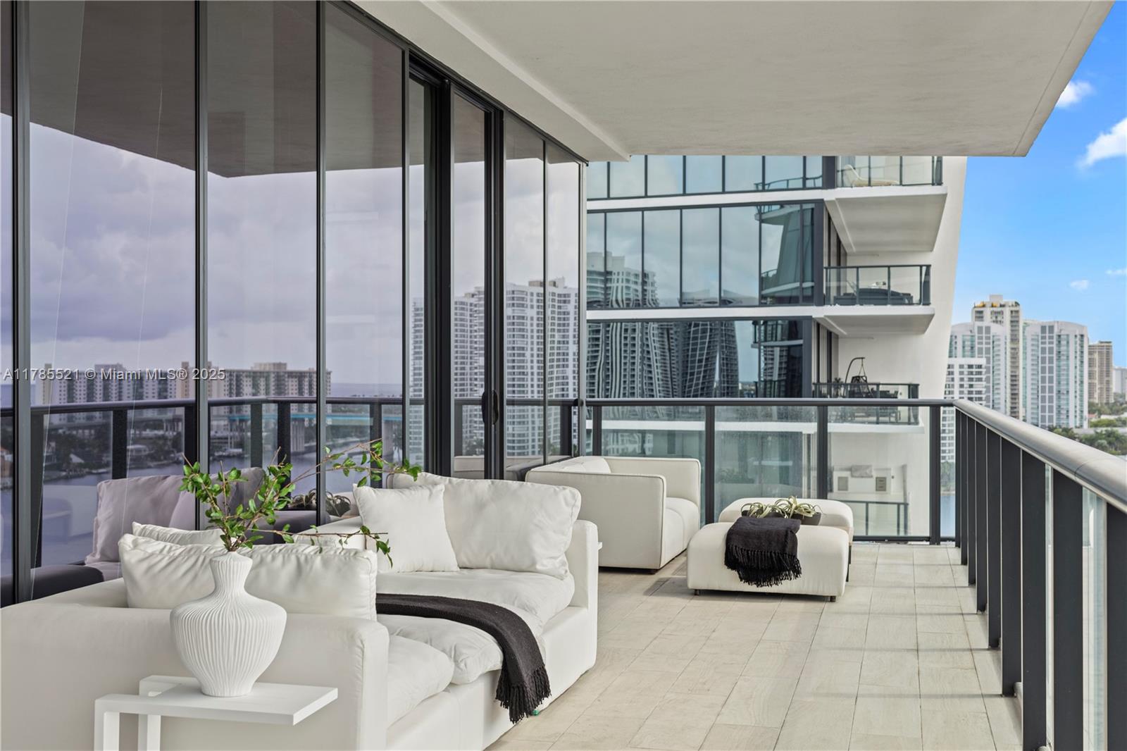 image Prive Condo45