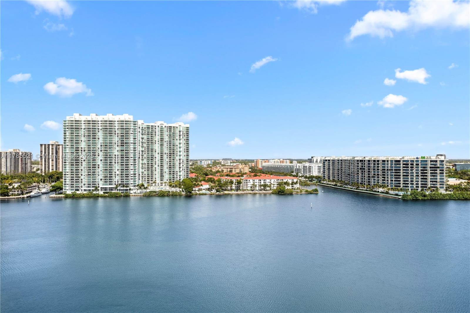 image Prive Condo47