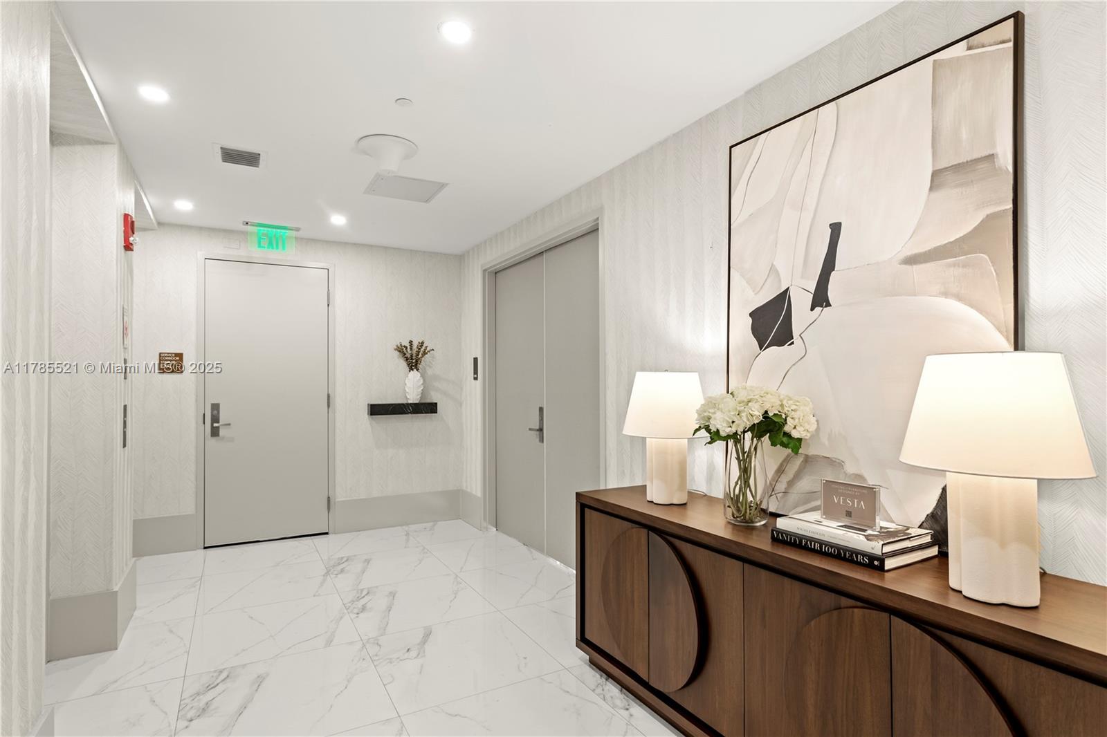 image Prive Condo49