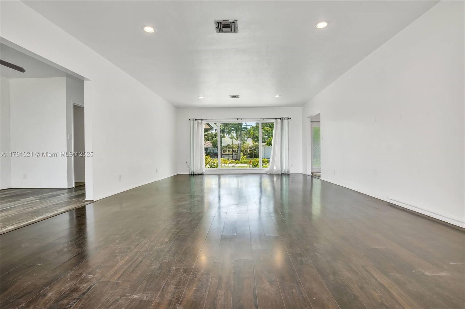 2019 NE 31st Ave Fort Lauderdale, FL 33305