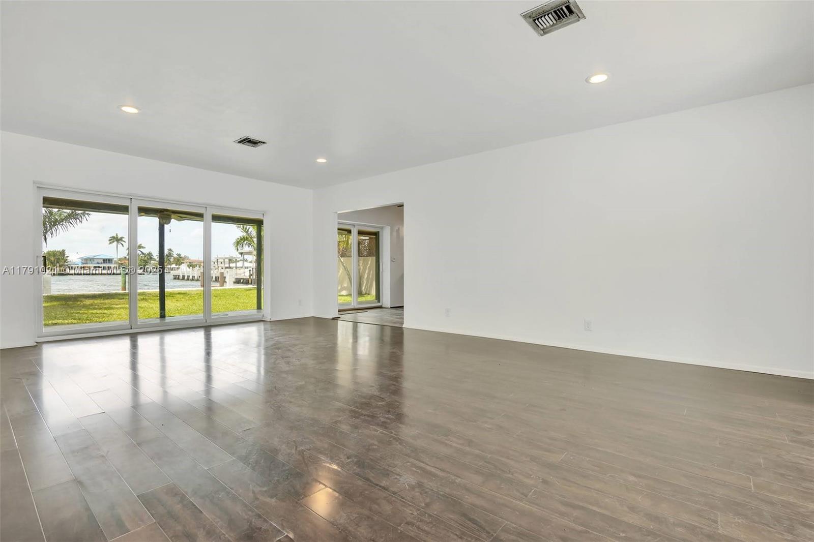 2019 NE 31st Ave Fort Lauderdale, FL 33305