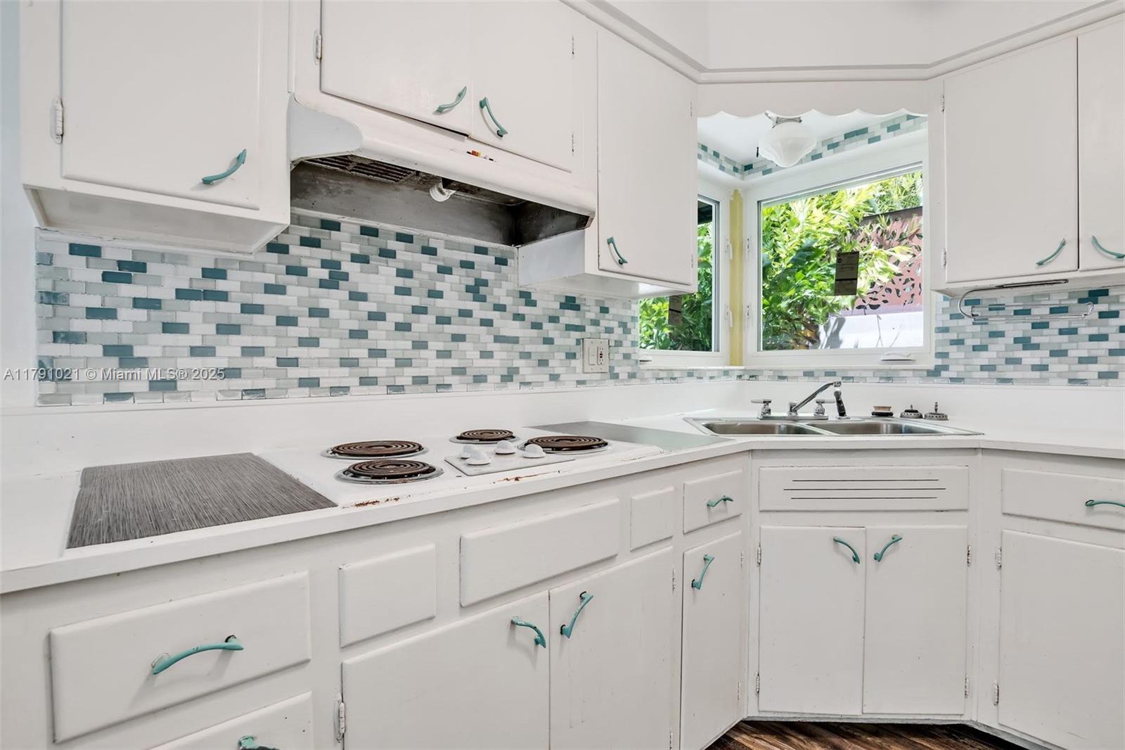 2019 NE 31st Ave Fort Lauderdale, FL 33305