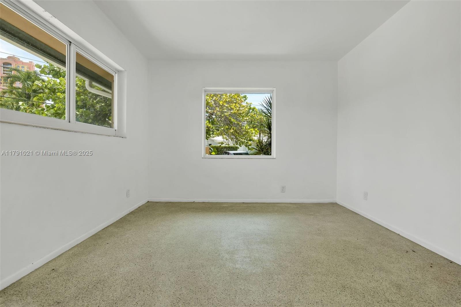 2019 NE 31st Ave Fort Lauderdale, FL 33305