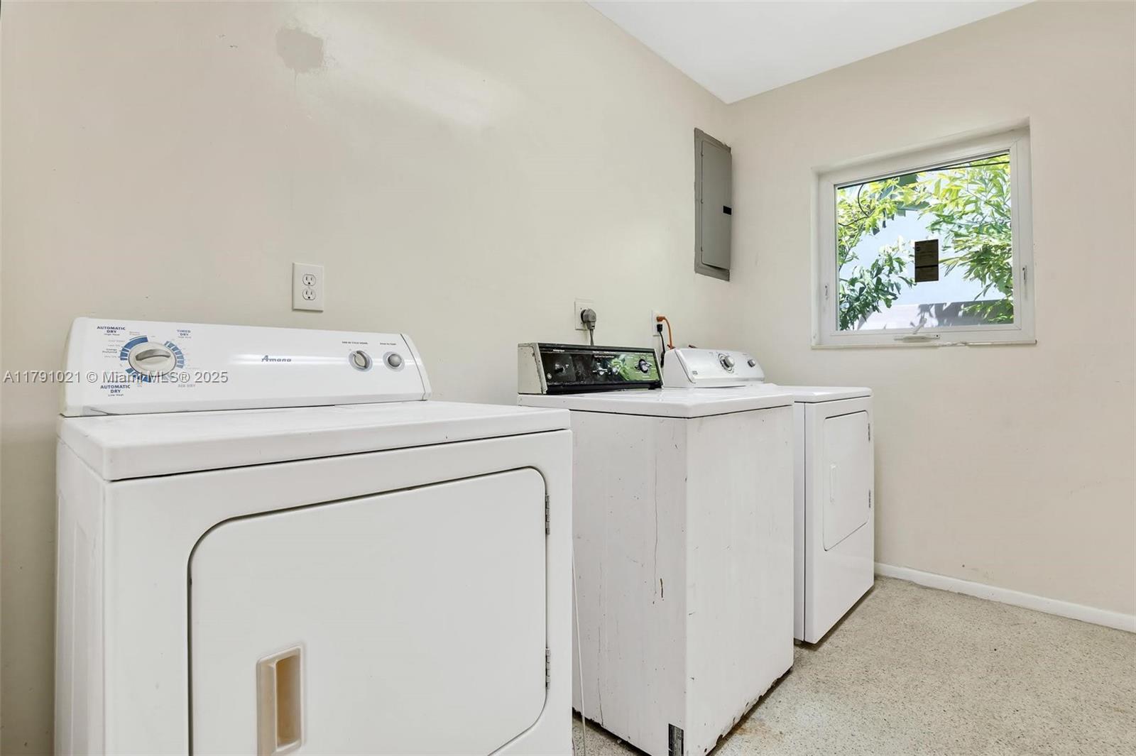 2019 NE 31st Ave Fort Lauderdale, FL 33305