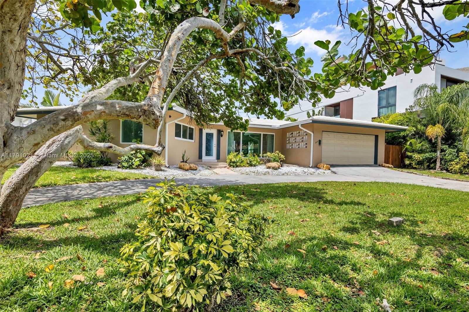 2019 NE 31st Ave Fort Lauderdale, FL 33305