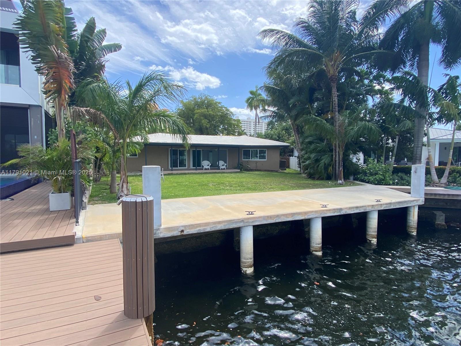 2019 NE 31st Ave Fort Lauderdale, FL 33305