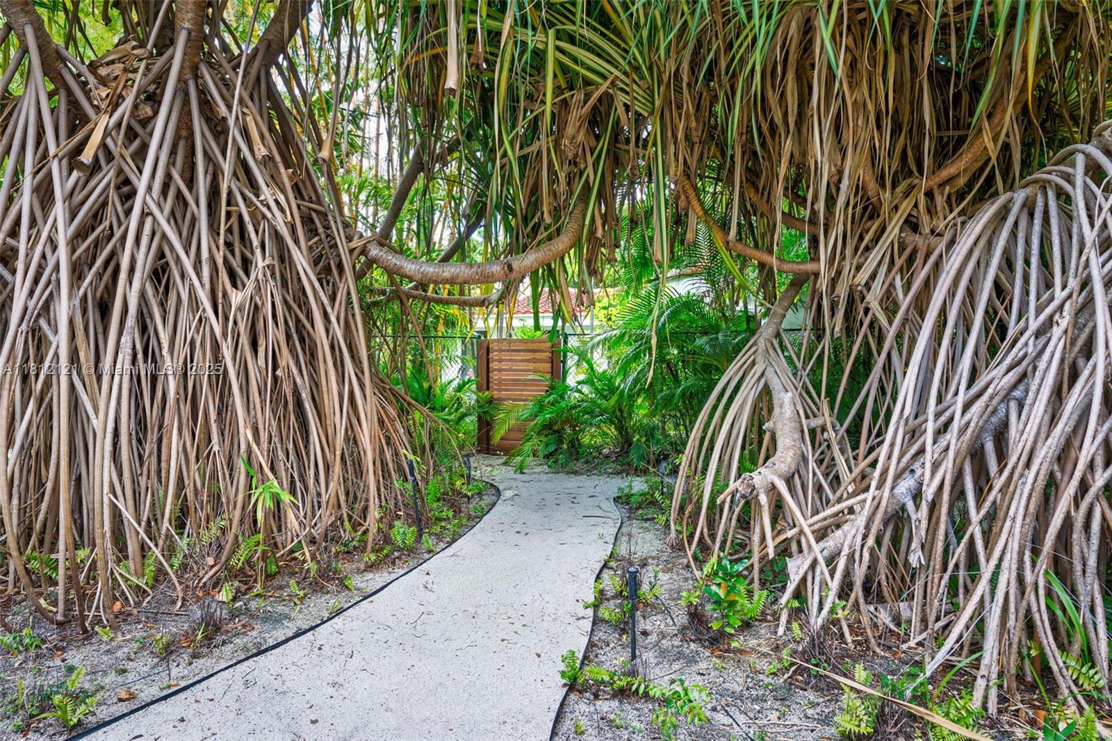 621 NE 55th St Miami, FL 33137