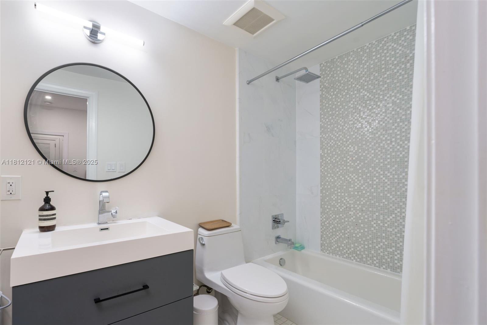 621 NE 55th St Miami, FL 33137