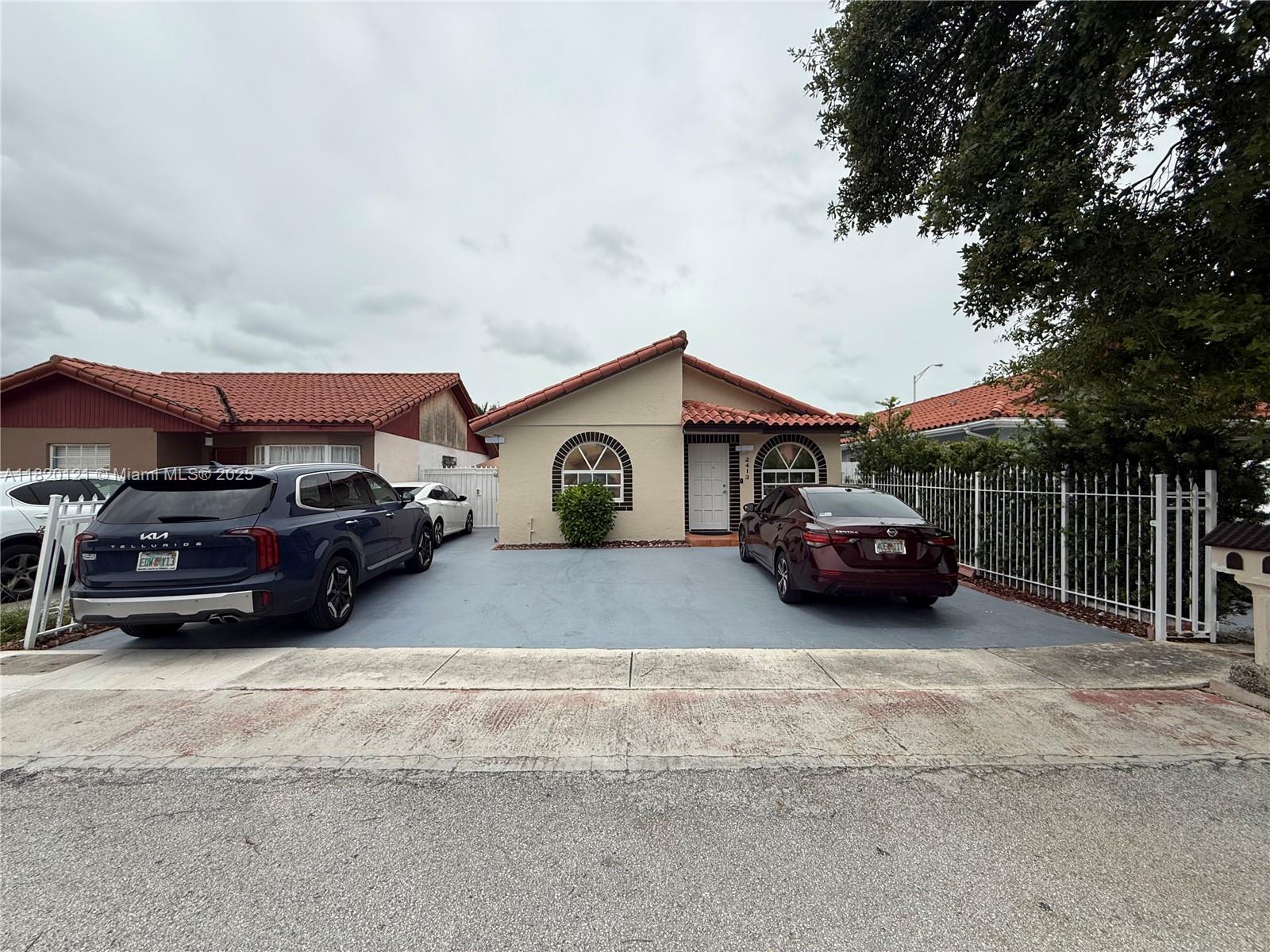 2413 W 73rd Pl,Hialeah, FL 33016