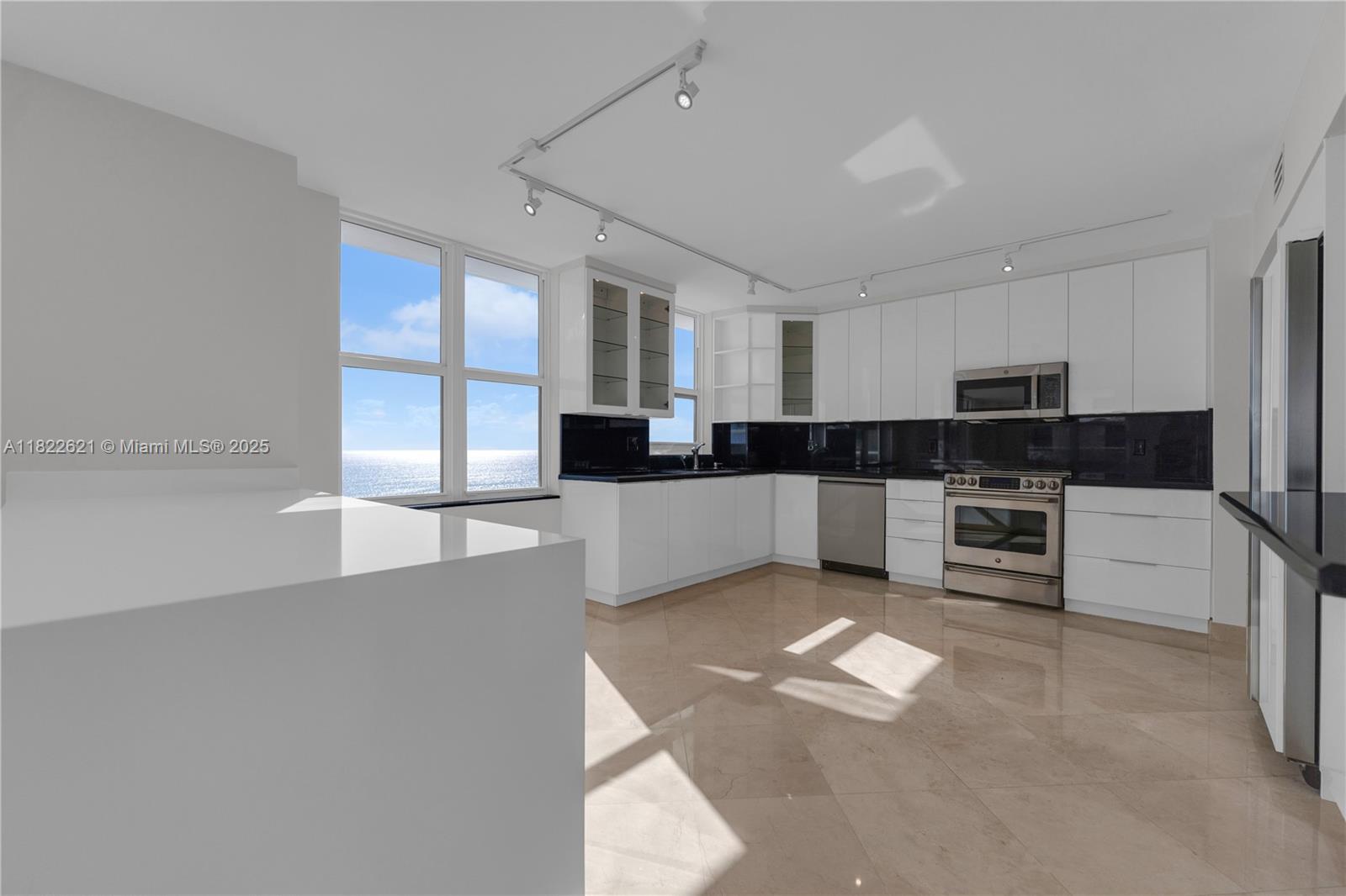 image Balmoral Condo16