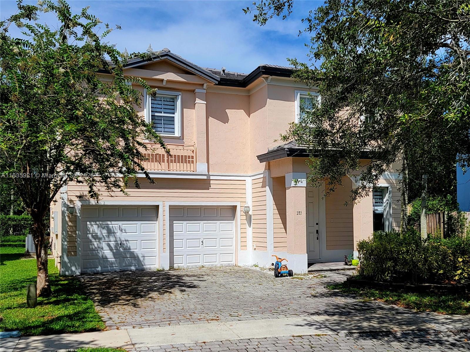 285 NE 32th Ter