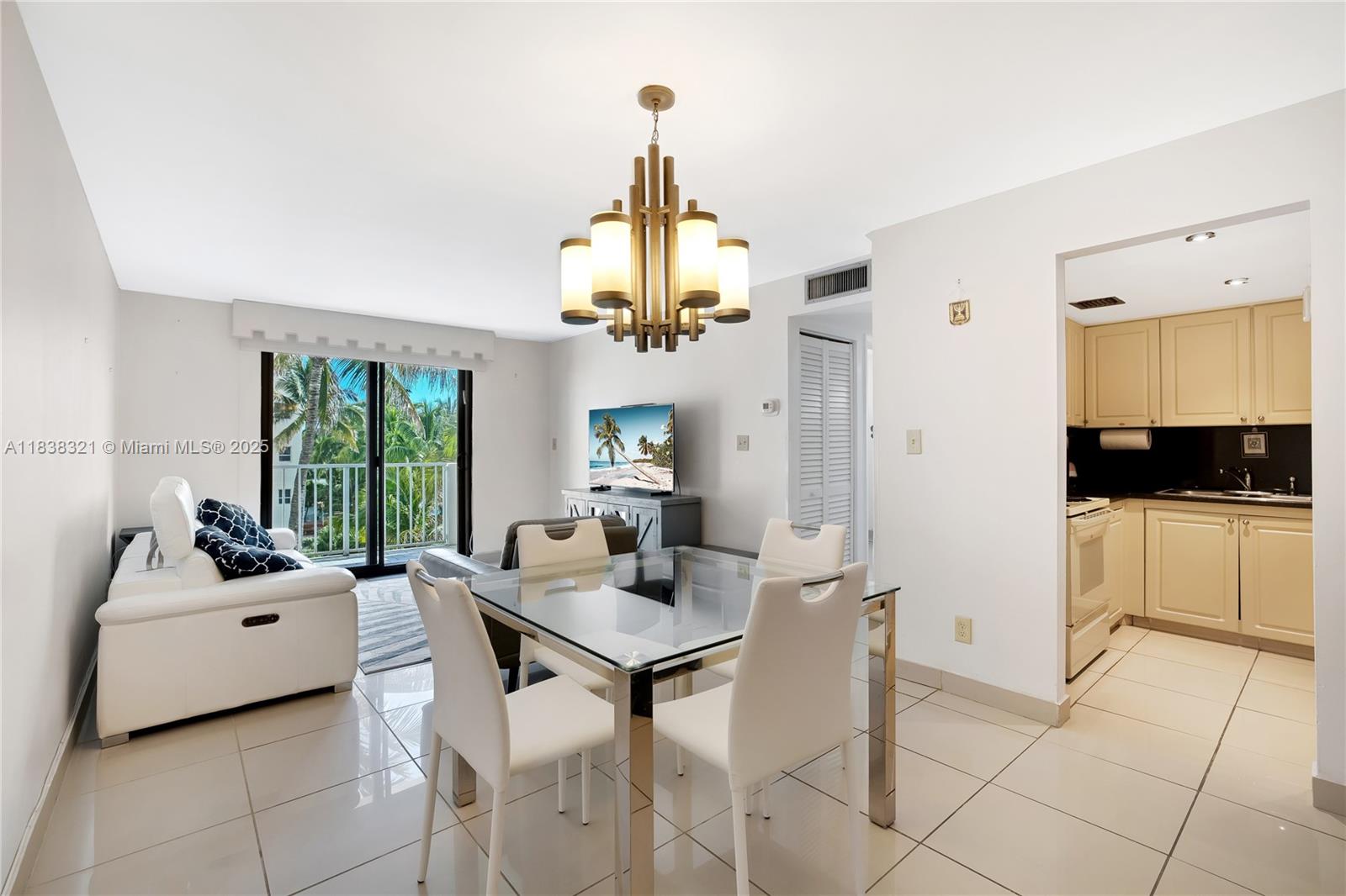 4301 Collins Ave #410