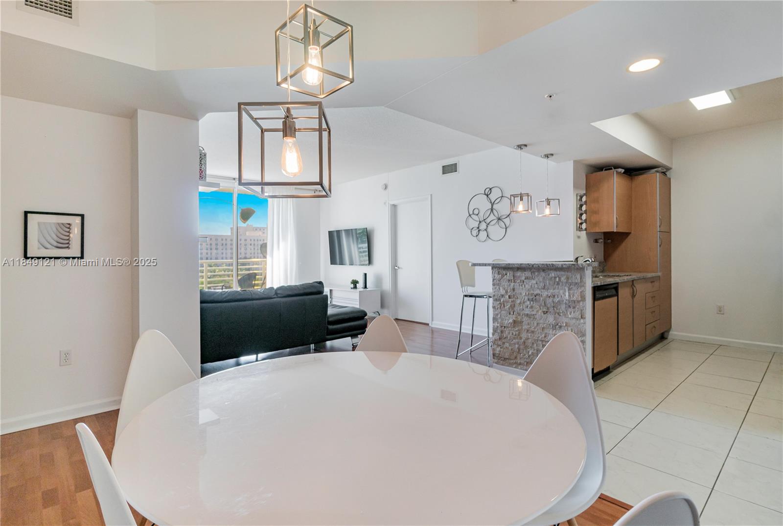 image West Condo10