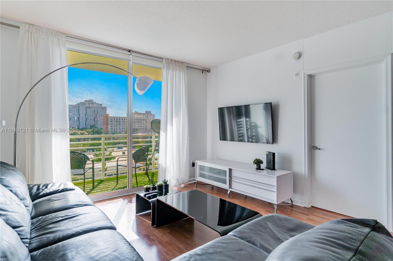 image West Condo11