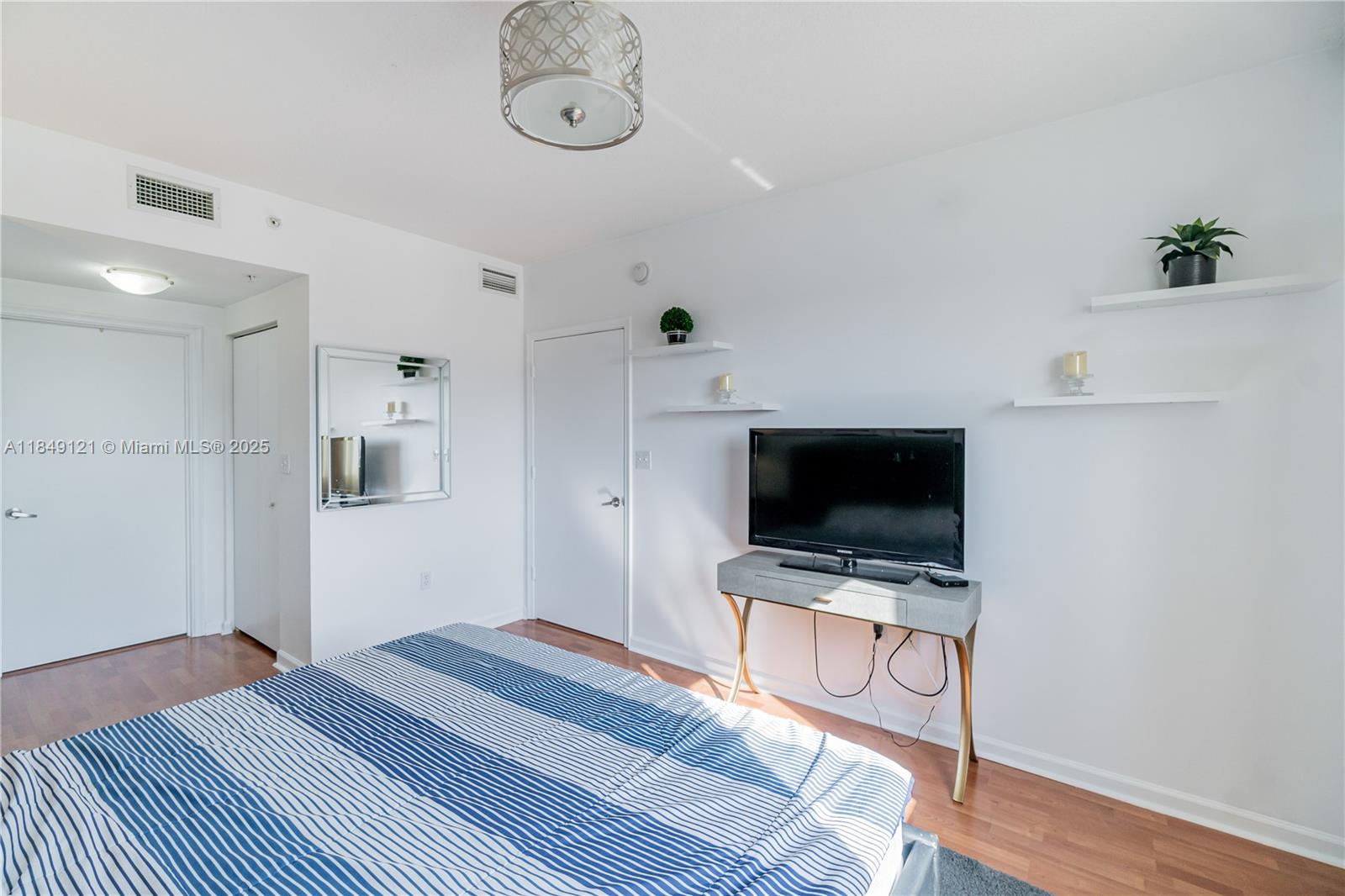 image West Condo17