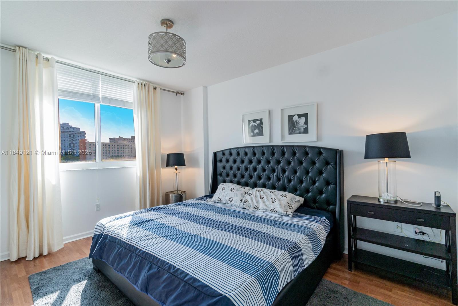 image West Condo18