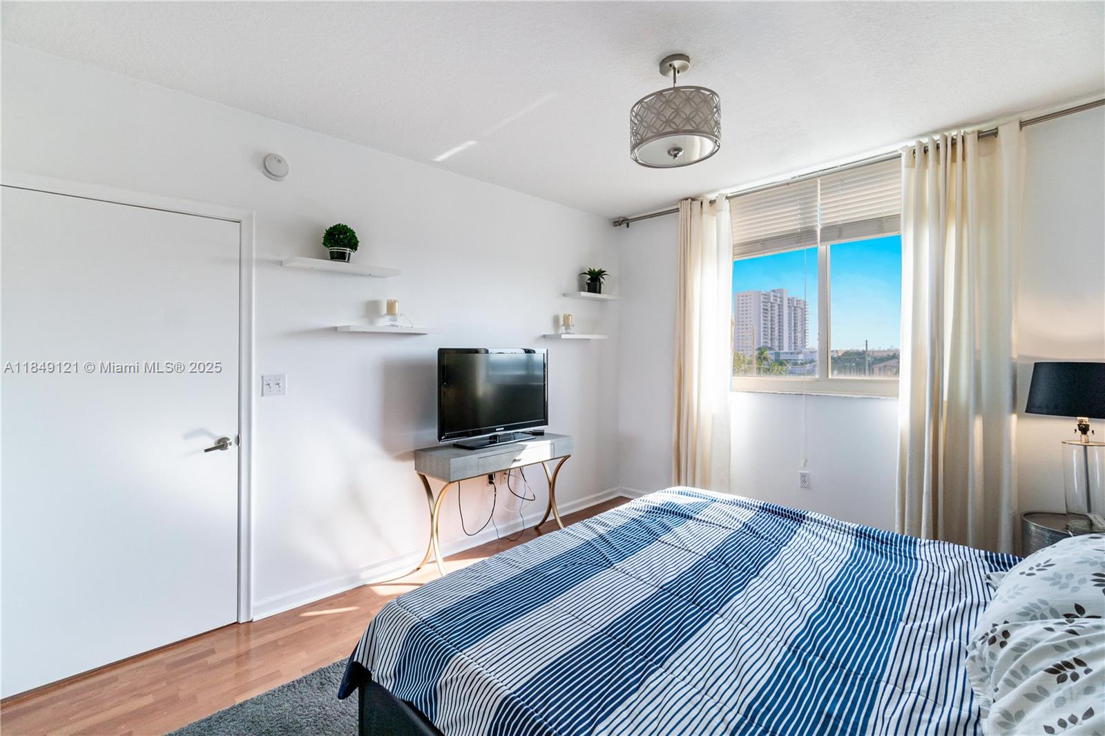 image West Condo19