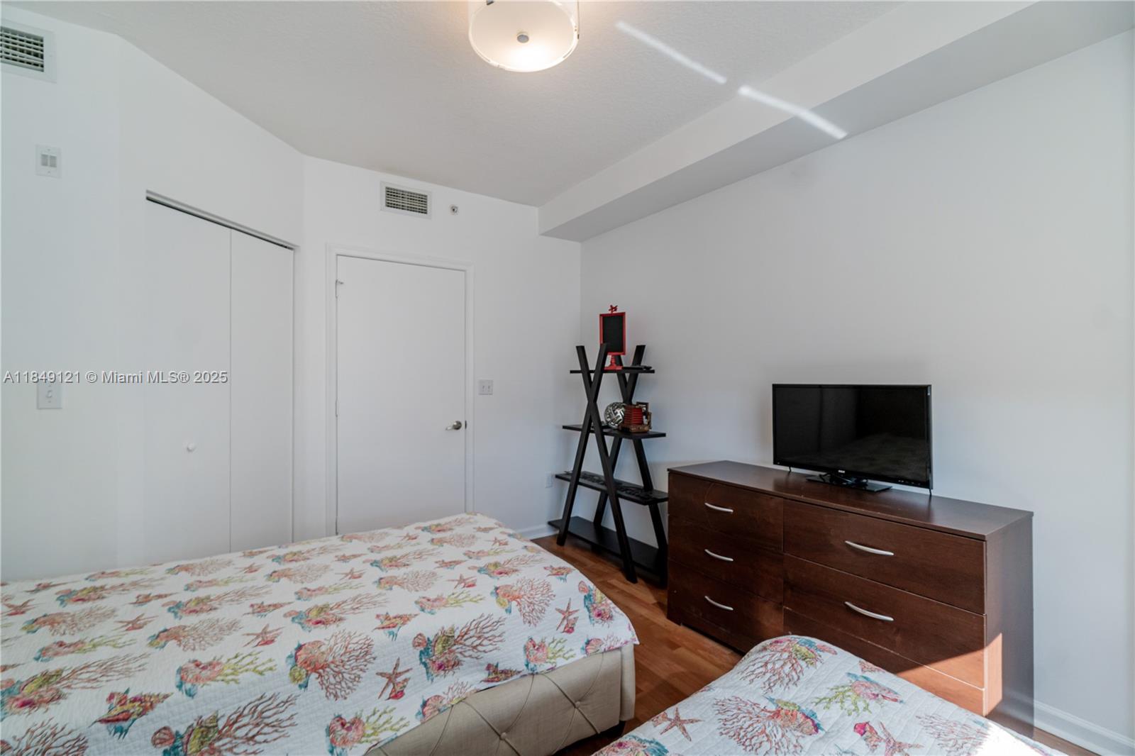 image West Condo23