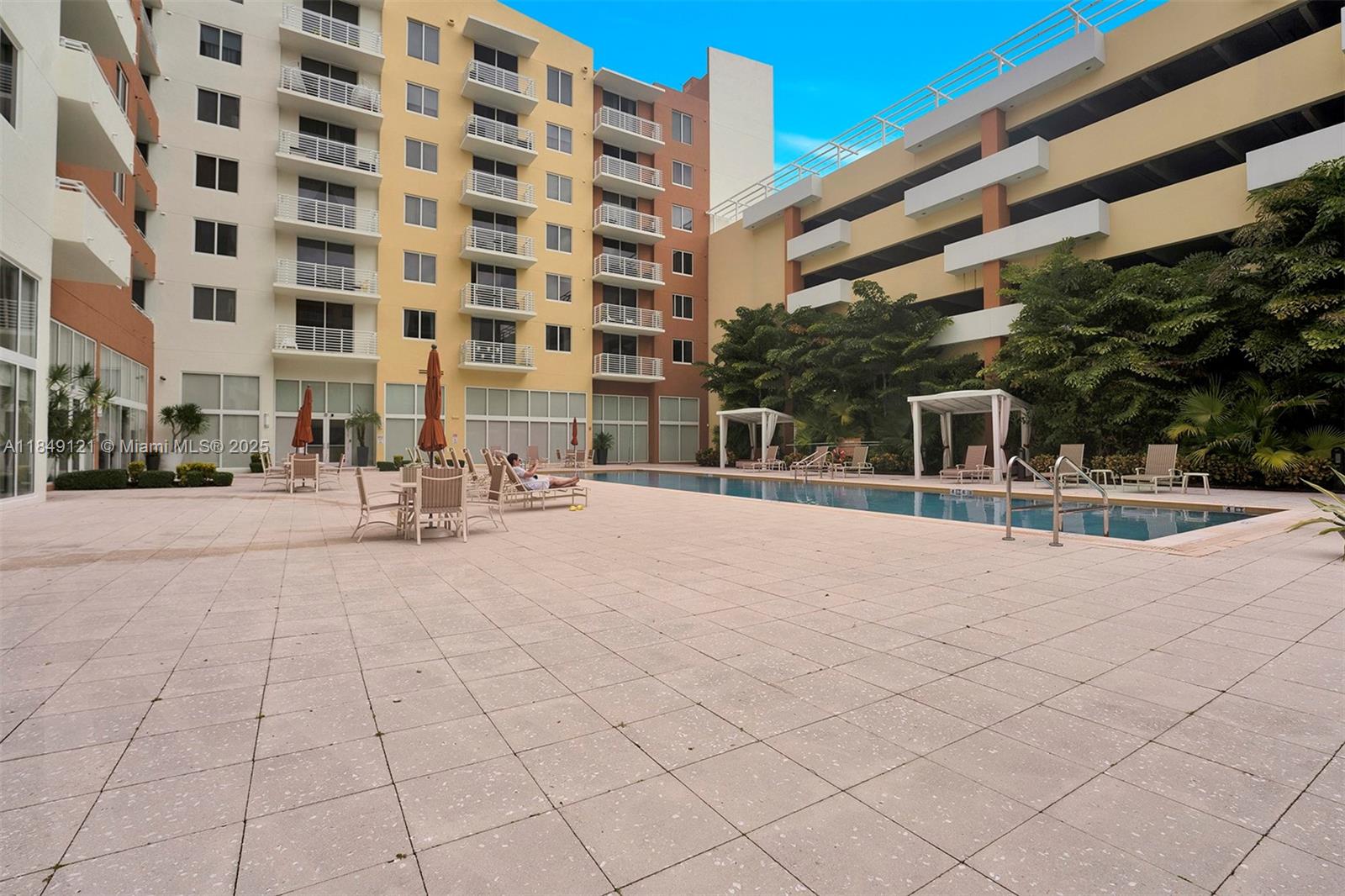 image West Condo43
