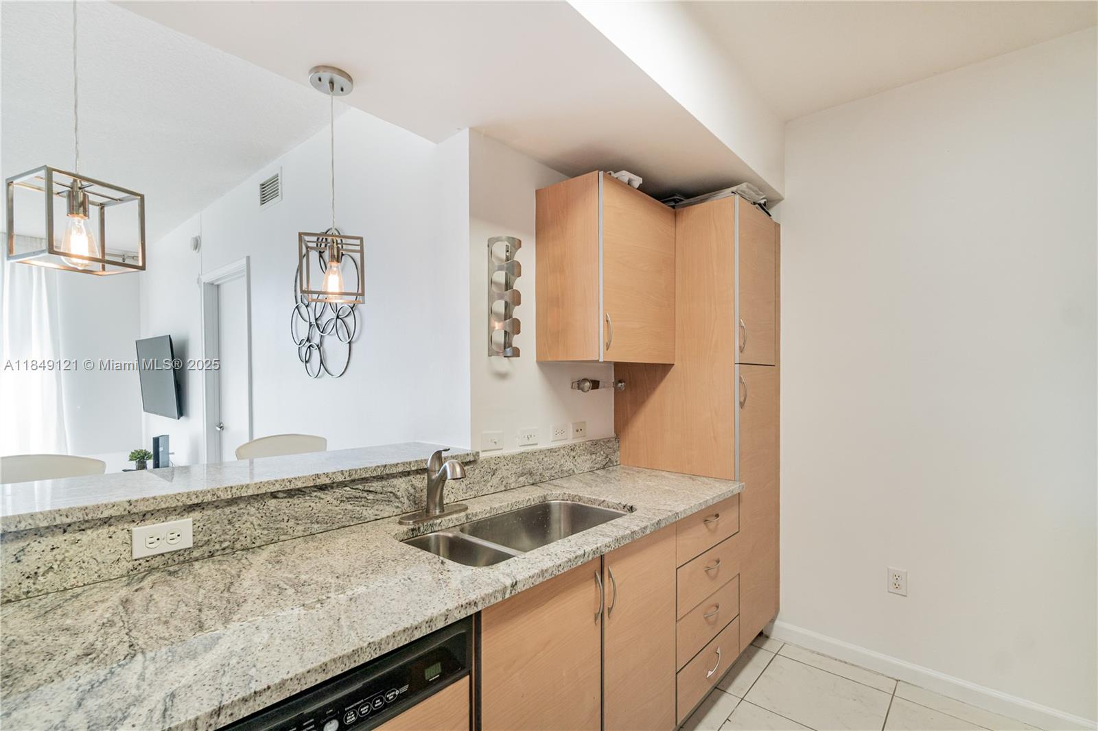 image West Condo4