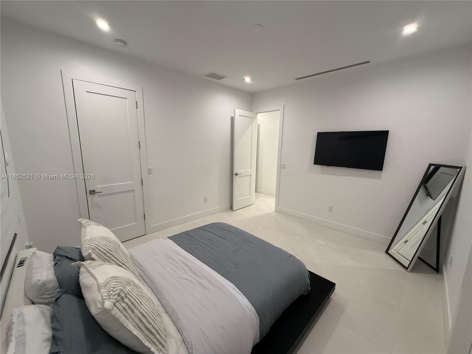 9600 SW 66th St Miami, FL 33173