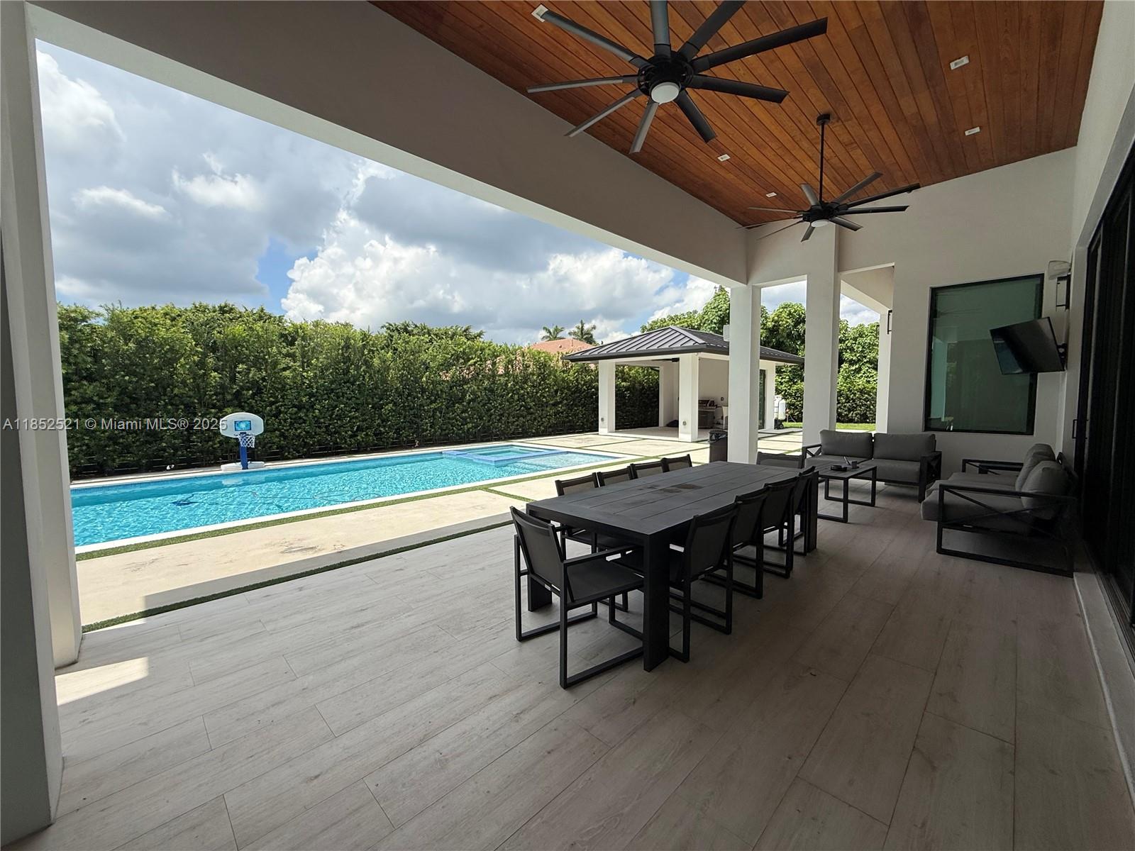 9600 SW 66th St Miami, FL 33173