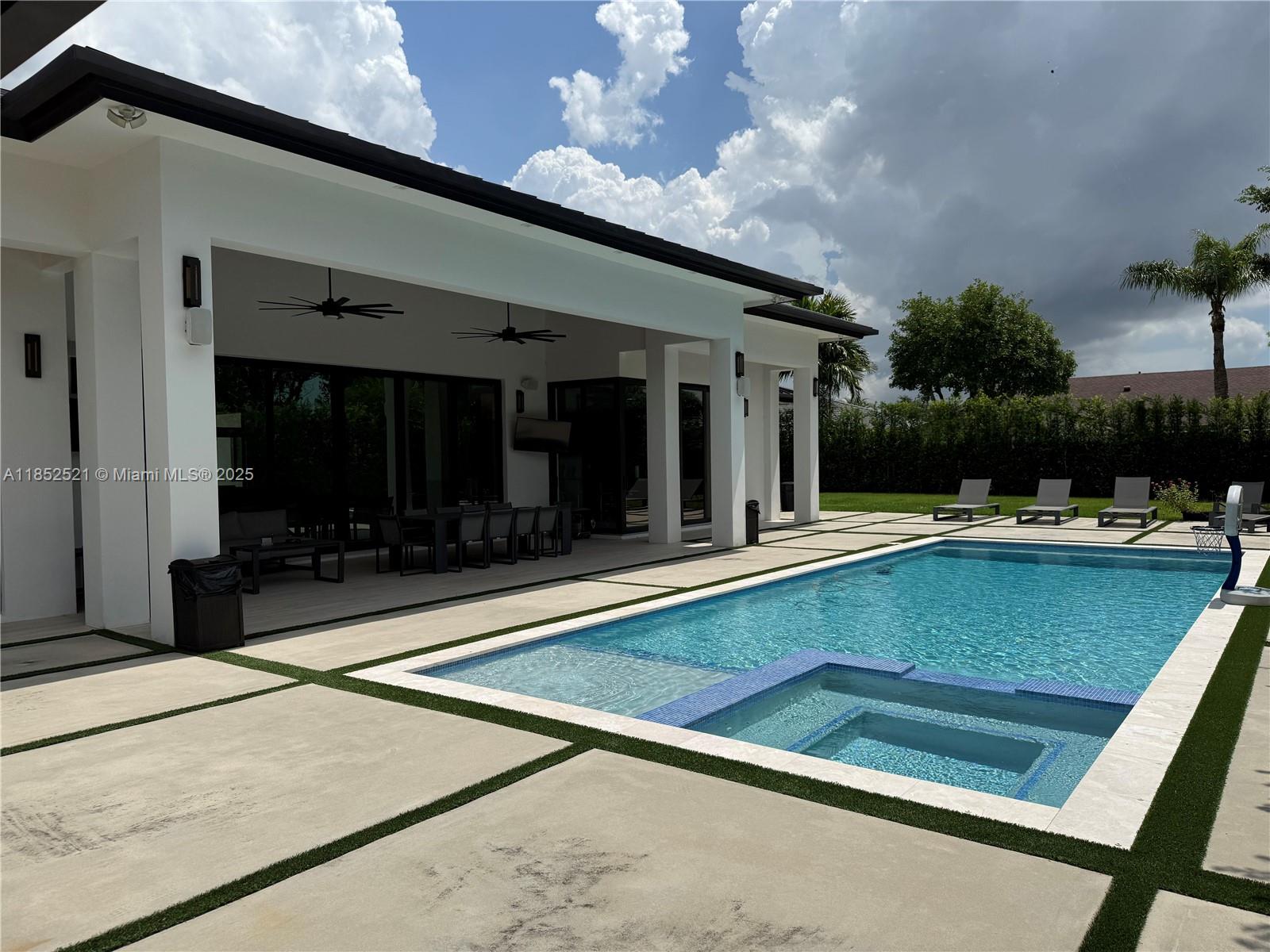 9600 SW 66th St Miami, FL 33173