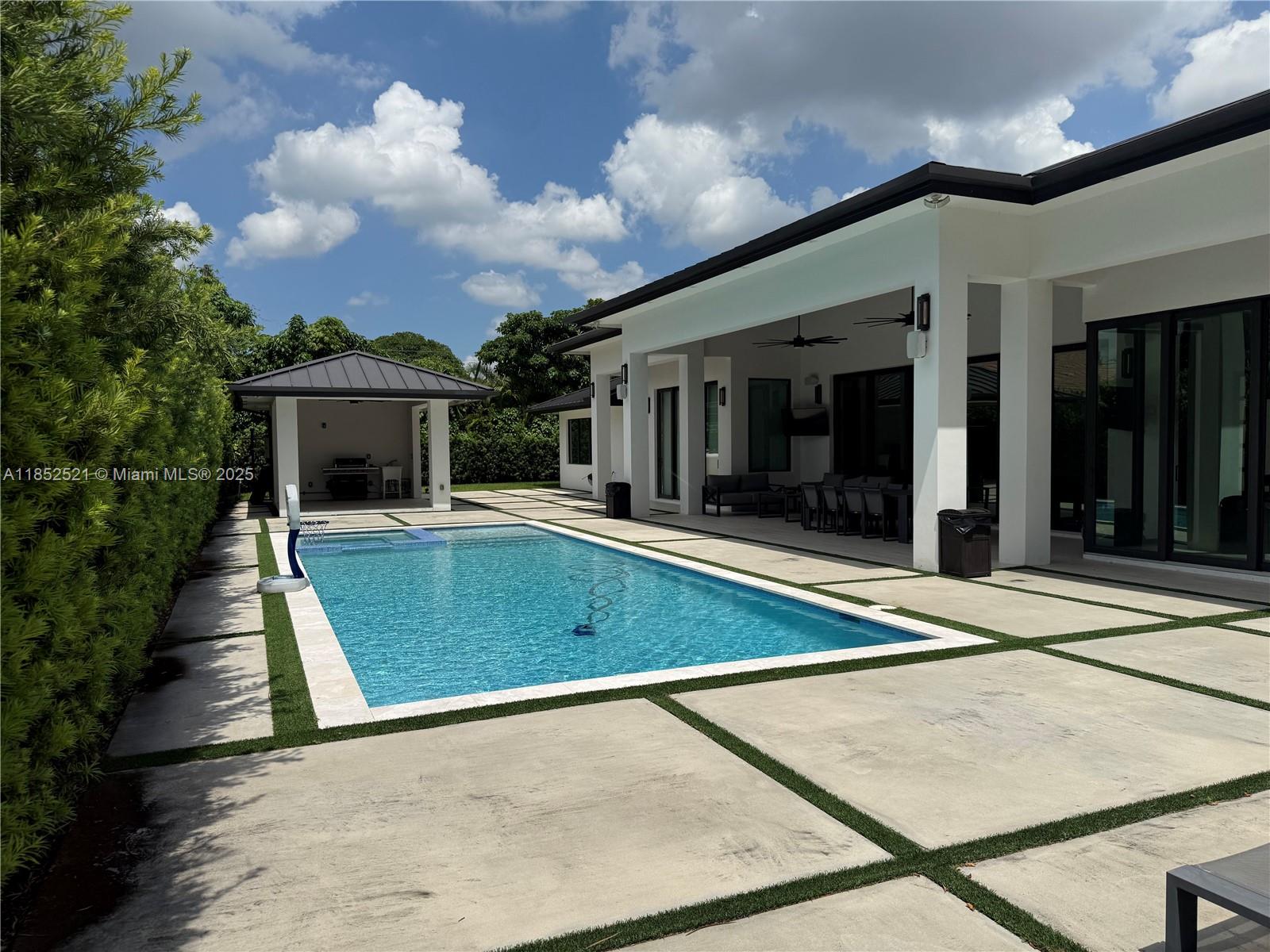 9600 SW 66th St Miami, FL 33173