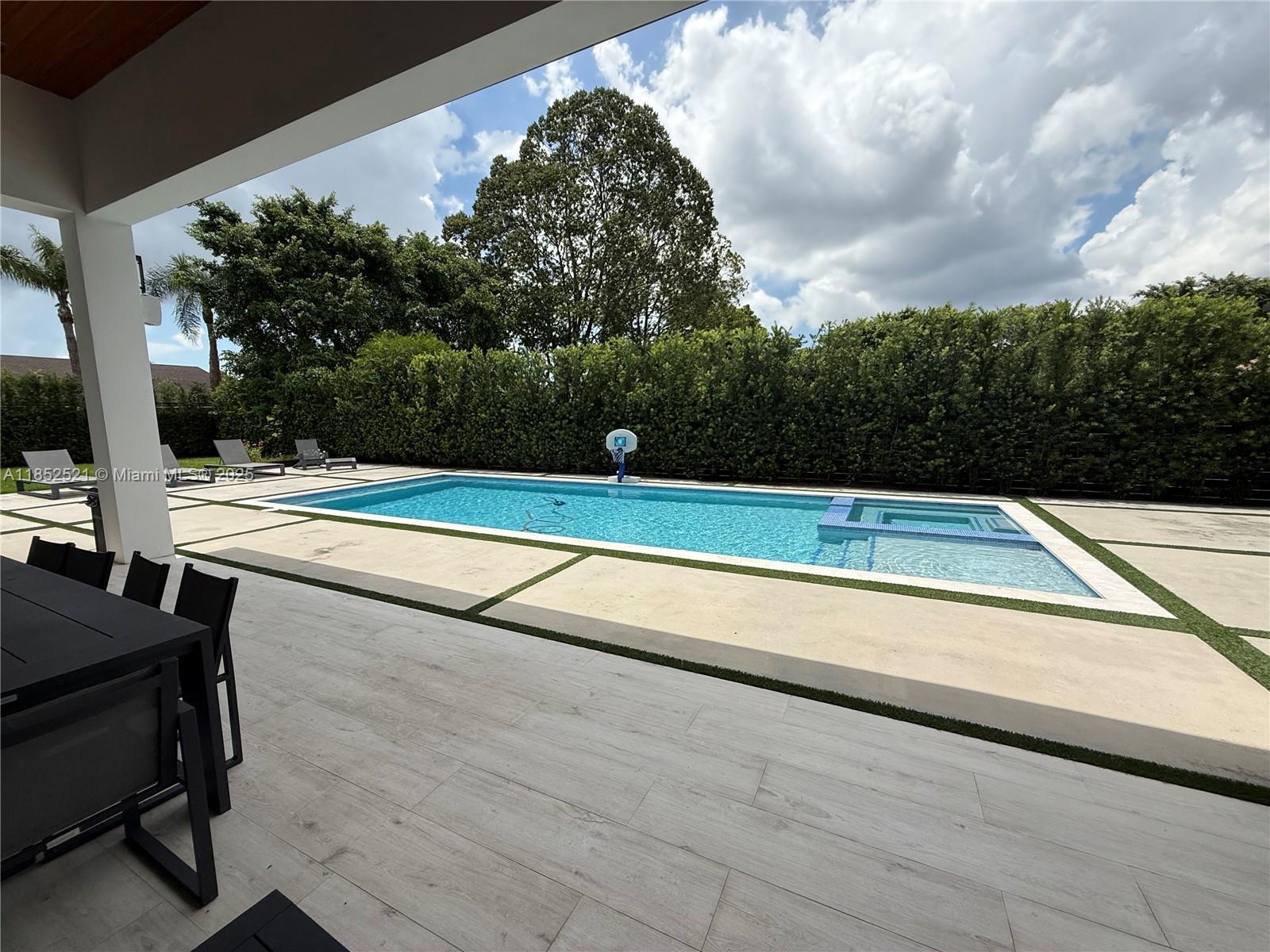 9600 SW 66th St Miami, FL 33173