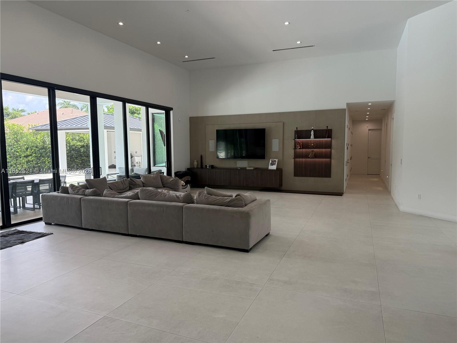 9600 SW 66th St Miami, FL 33173