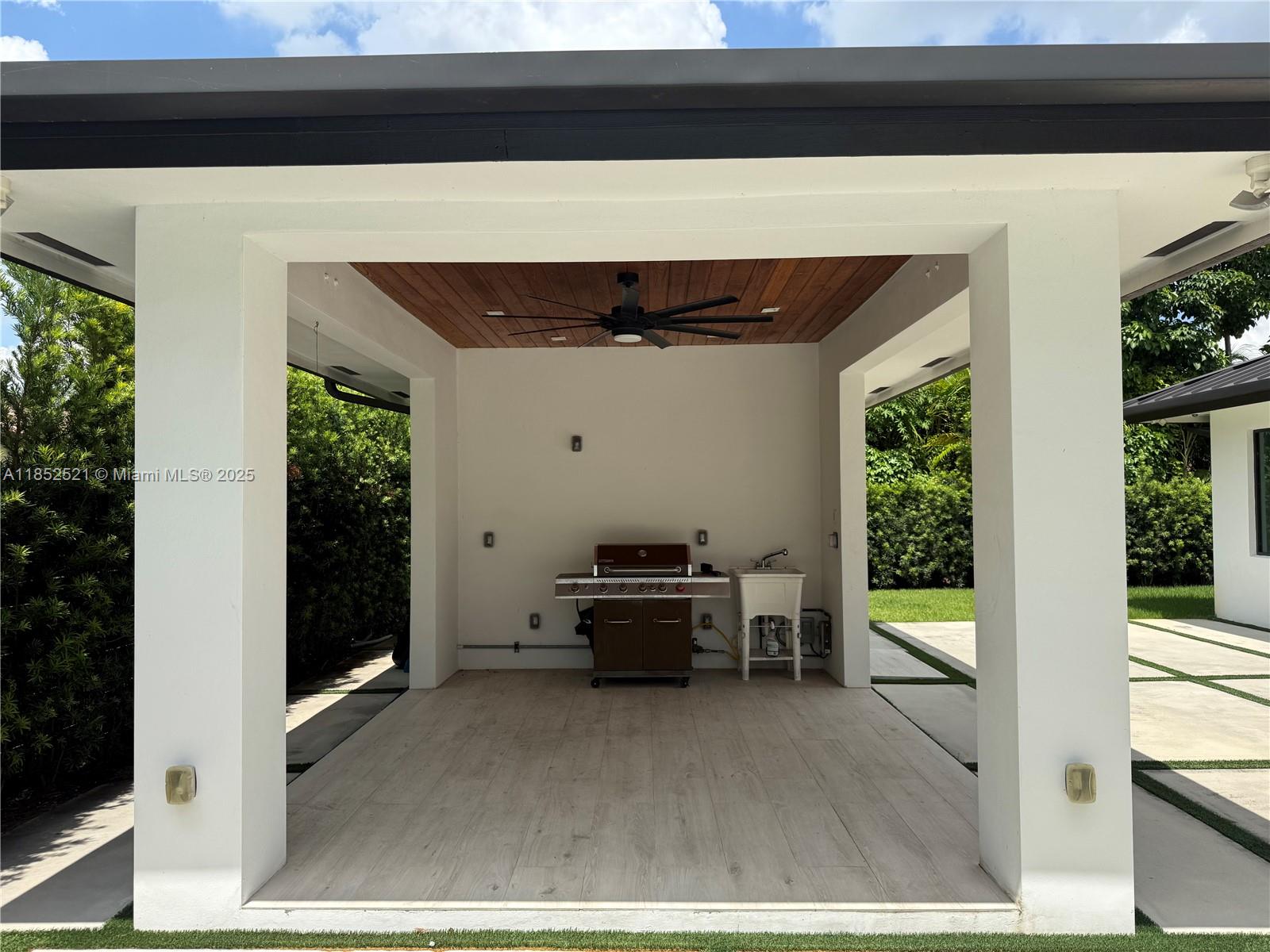 9600 SW 66th St Miami, FL 33173