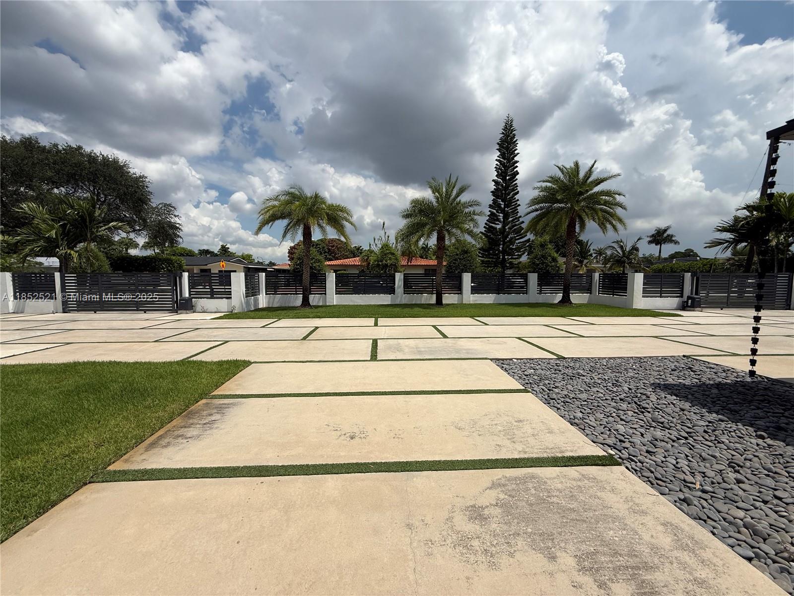 9600 SW 66th St Miami, FL 33173