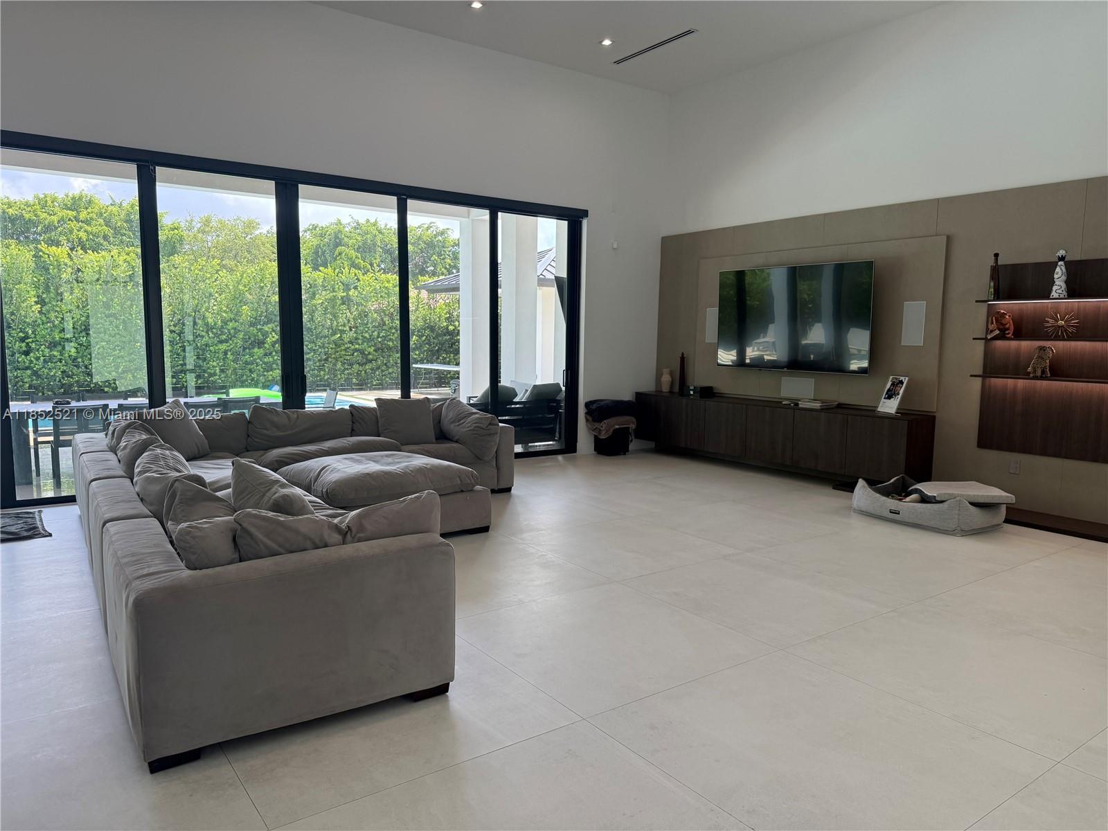 9600 SW 66th St Miami, FL 33173