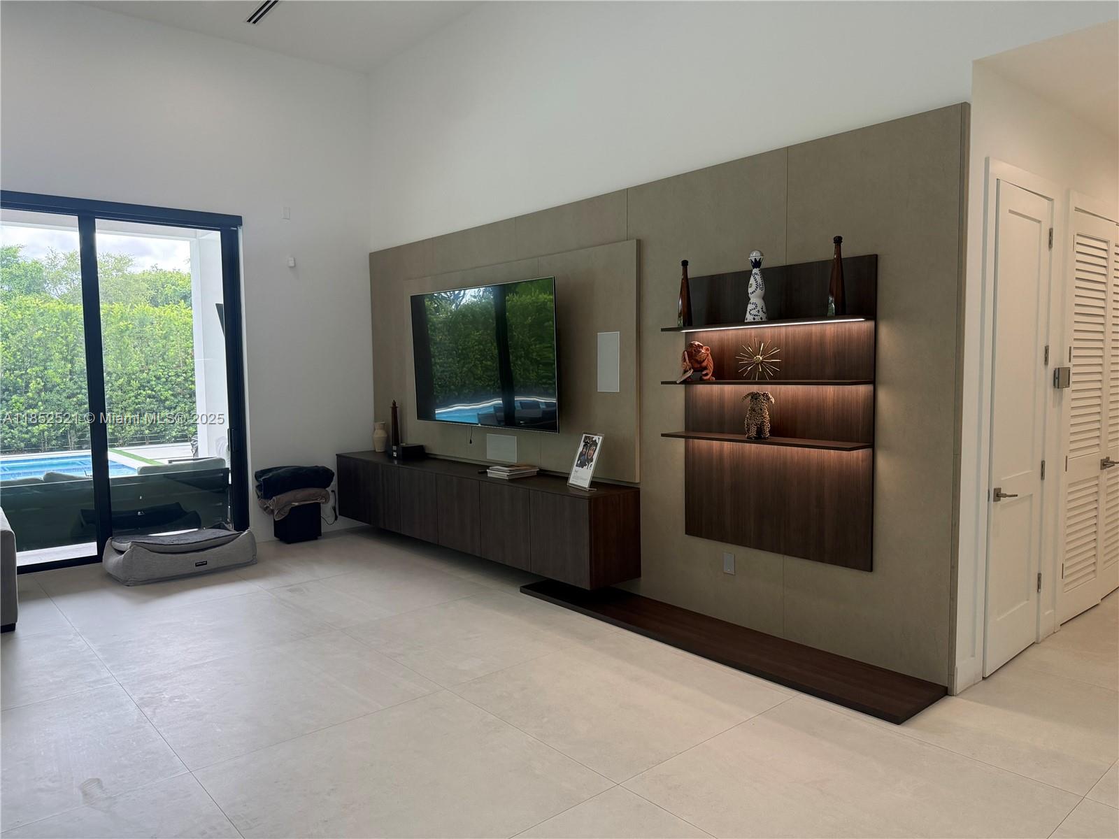 9600 SW 66th St Miami, FL 33173