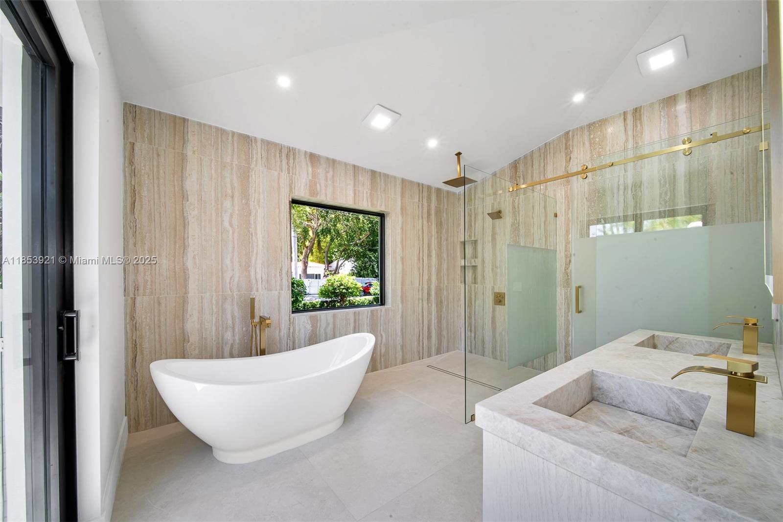 899 NE 71st St Miami, FL 33138