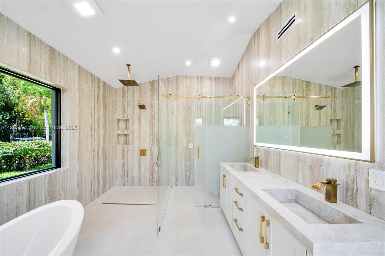 899 NE 71st St Miami, FL 33138