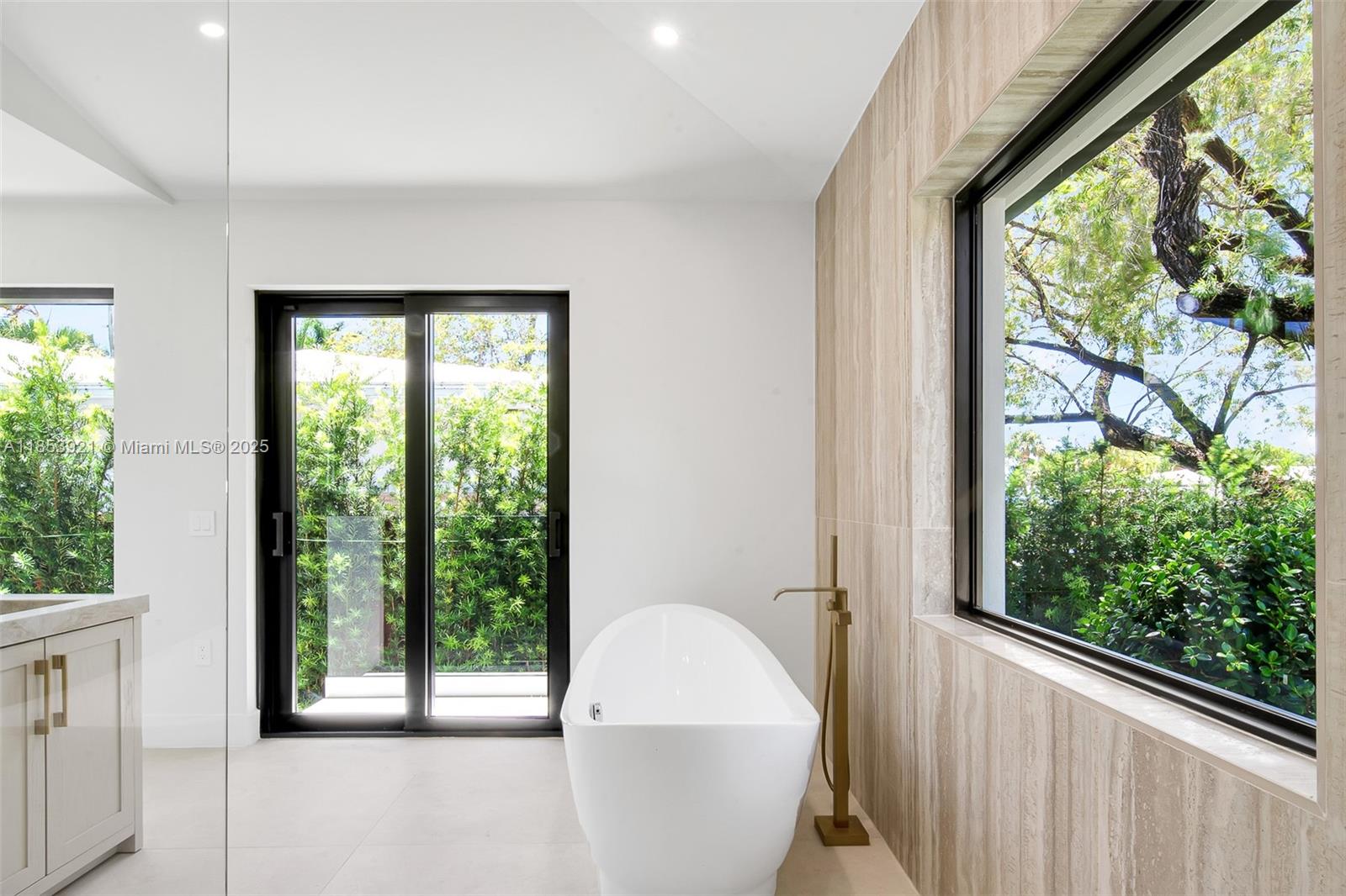 899 NE 71st St Miami, FL 33138