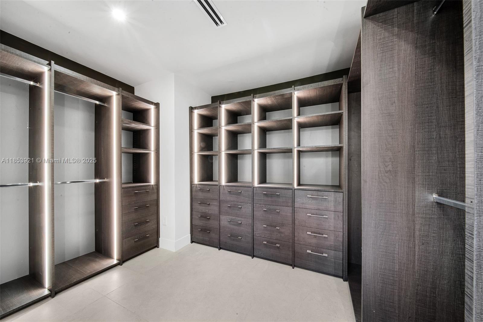 899 NE 71st St Miami, FL 33138