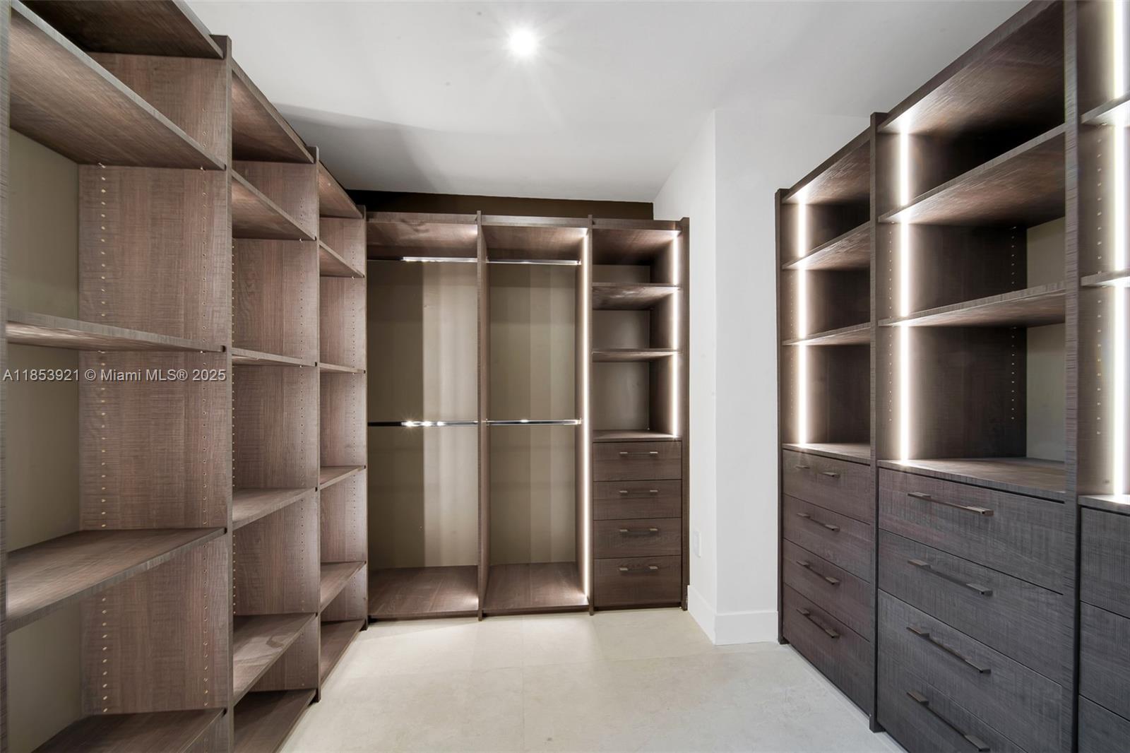 899 NE 71st St Miami, FL 33138