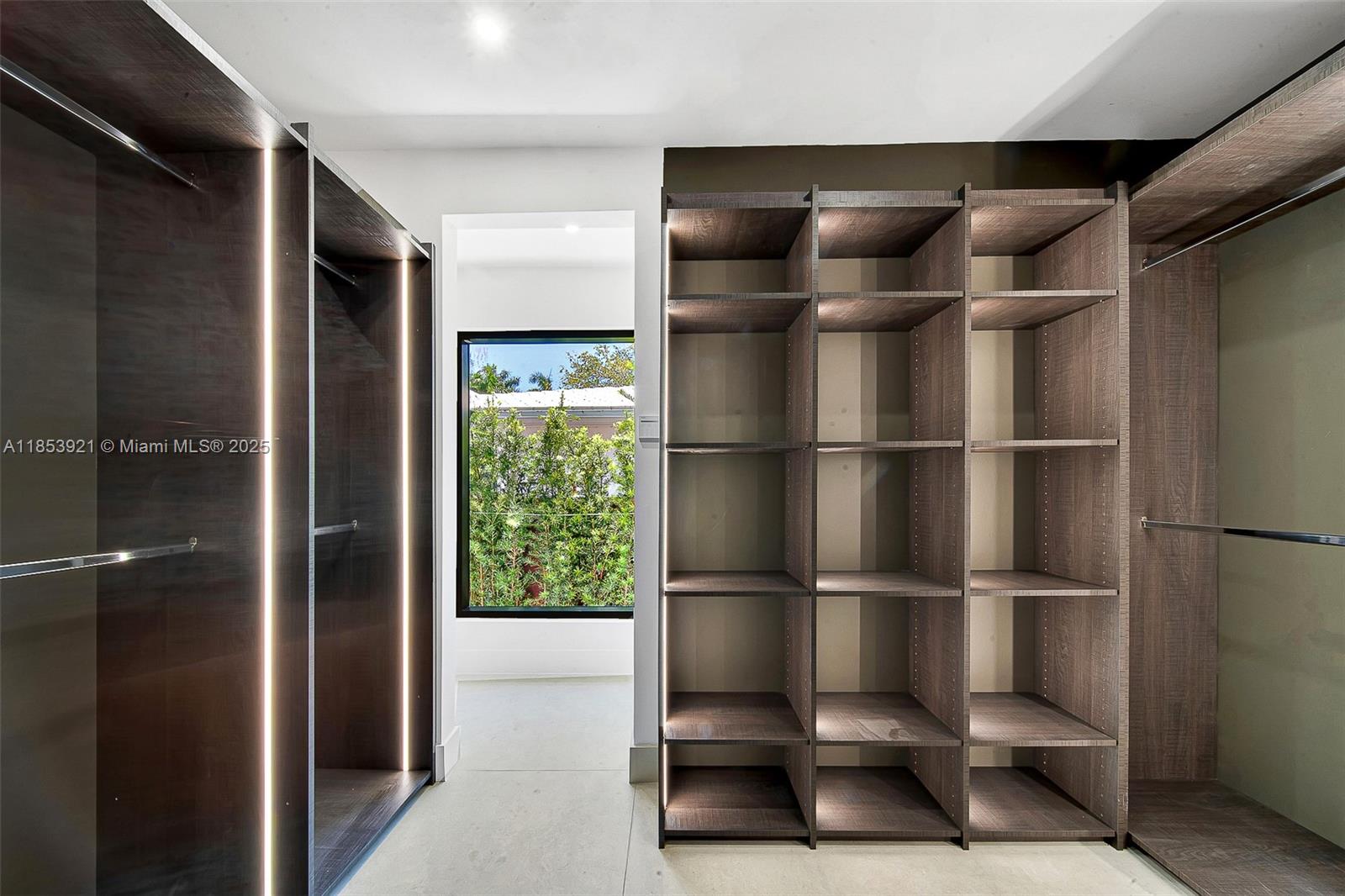 899 NE 71st St Miami, FL 33138