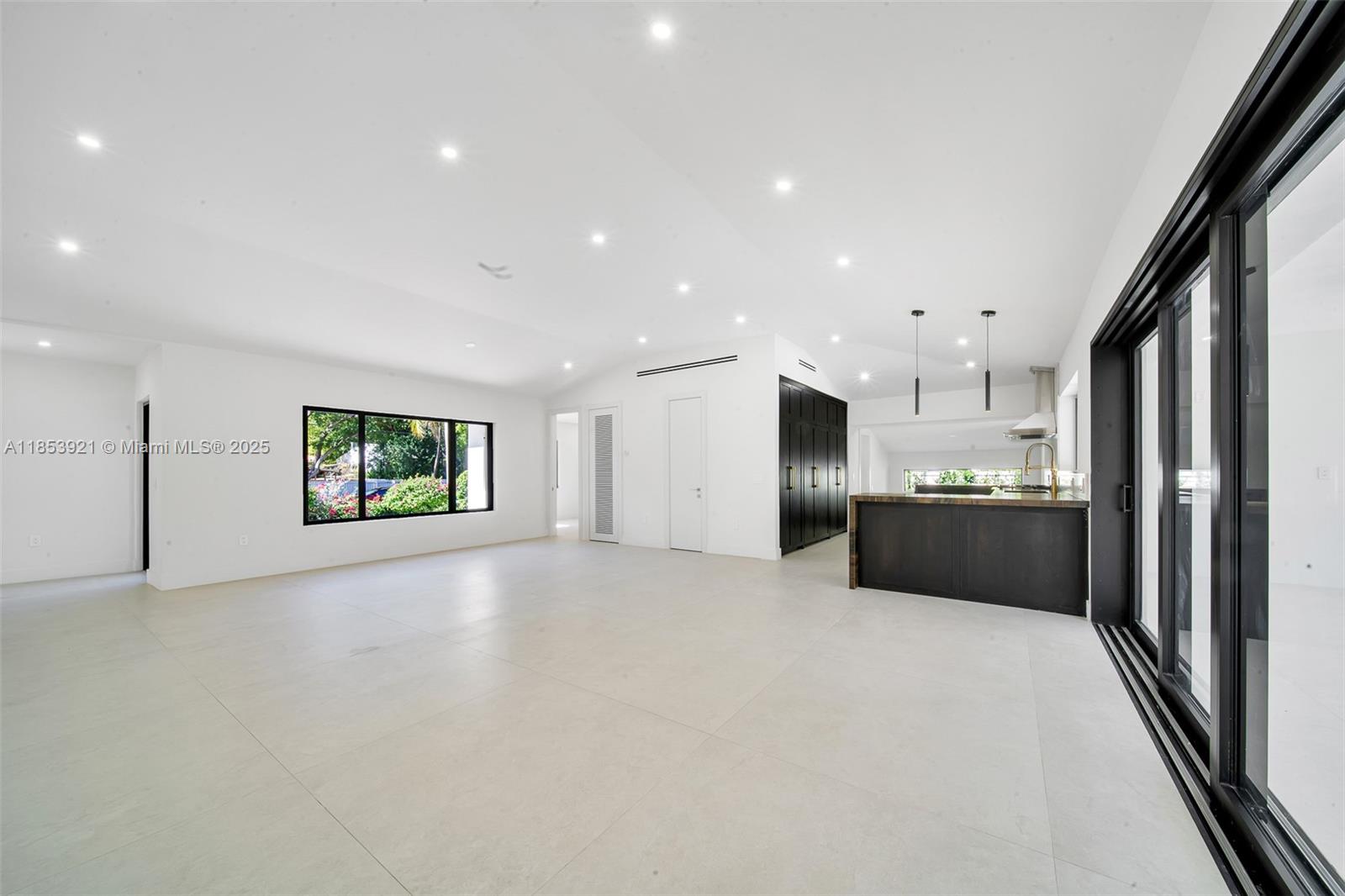 899 NE 71st St Miami, FL 33138